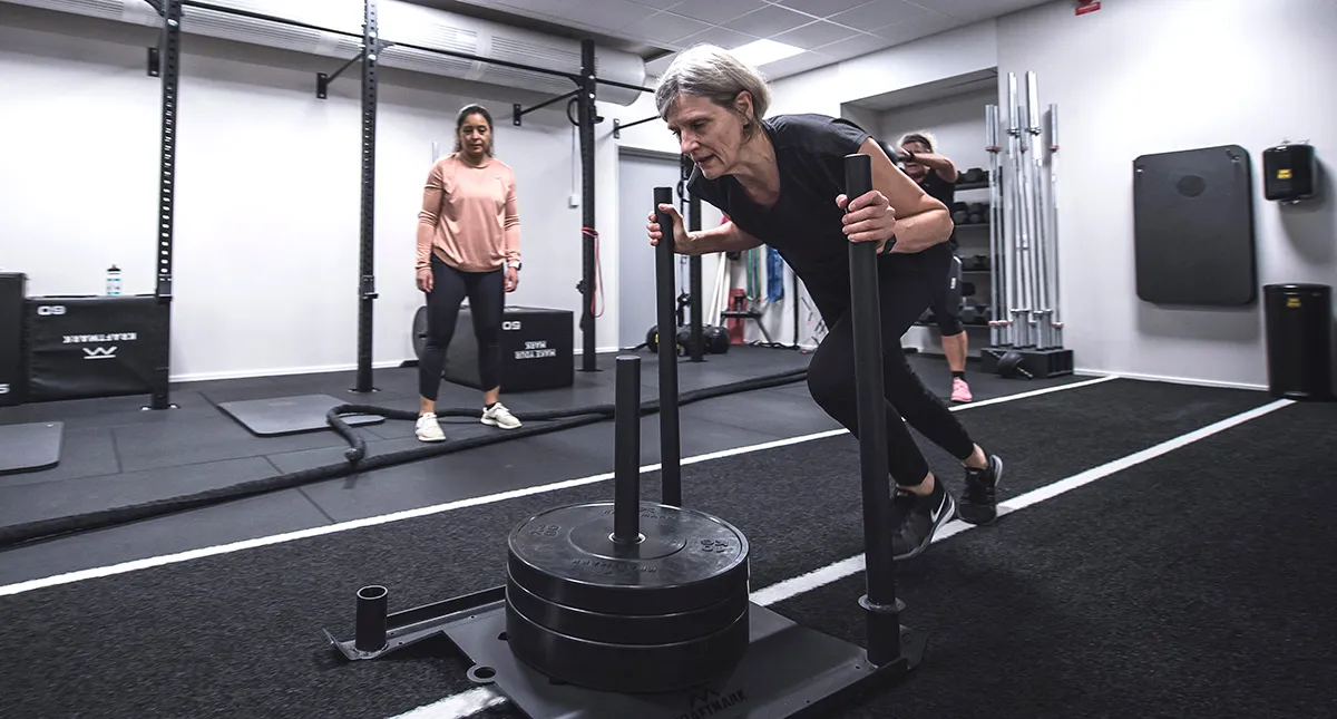 Styrketräning för äldre kvinnor som vill bygga styrka